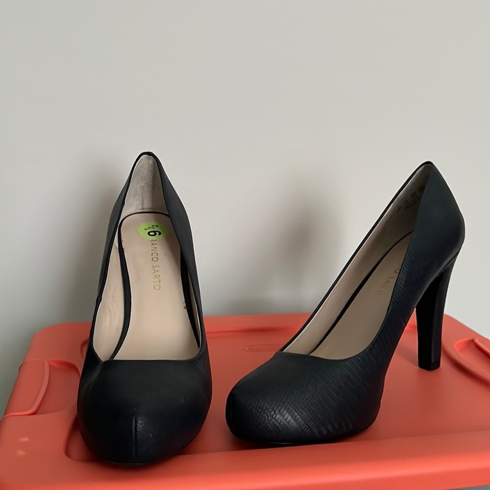 New never worn pumps